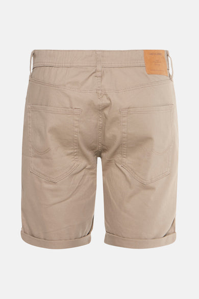 Beige short van JACK & JONES JEANS INTELLIGENCE, met achterzakken en opgerolde pijpen.