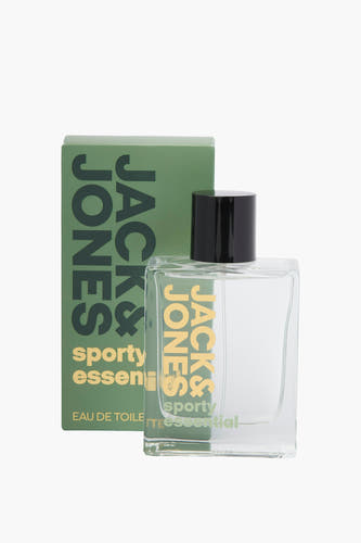 Parfum vert d'ACCESSORIES BY JACK & JONES, avec des lettres dorées sur l'emballage, posé sur un fond blanc.