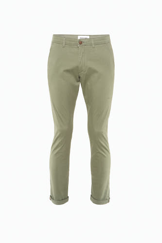 Jean chino vert de JACK & JONES JEANS INTELLIGENCE, avec des poches arrière et des jambes relevées.