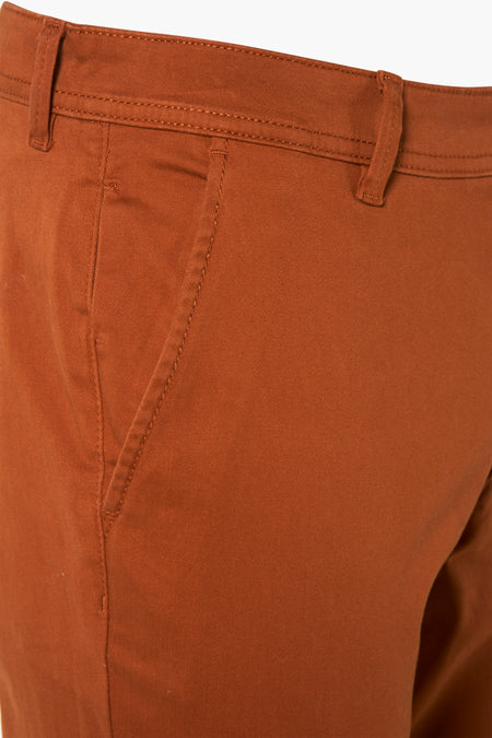 Bruine chino van JACK & JONES JEANS INTELLIGENCE met riemlussen en diagonale steekzak.