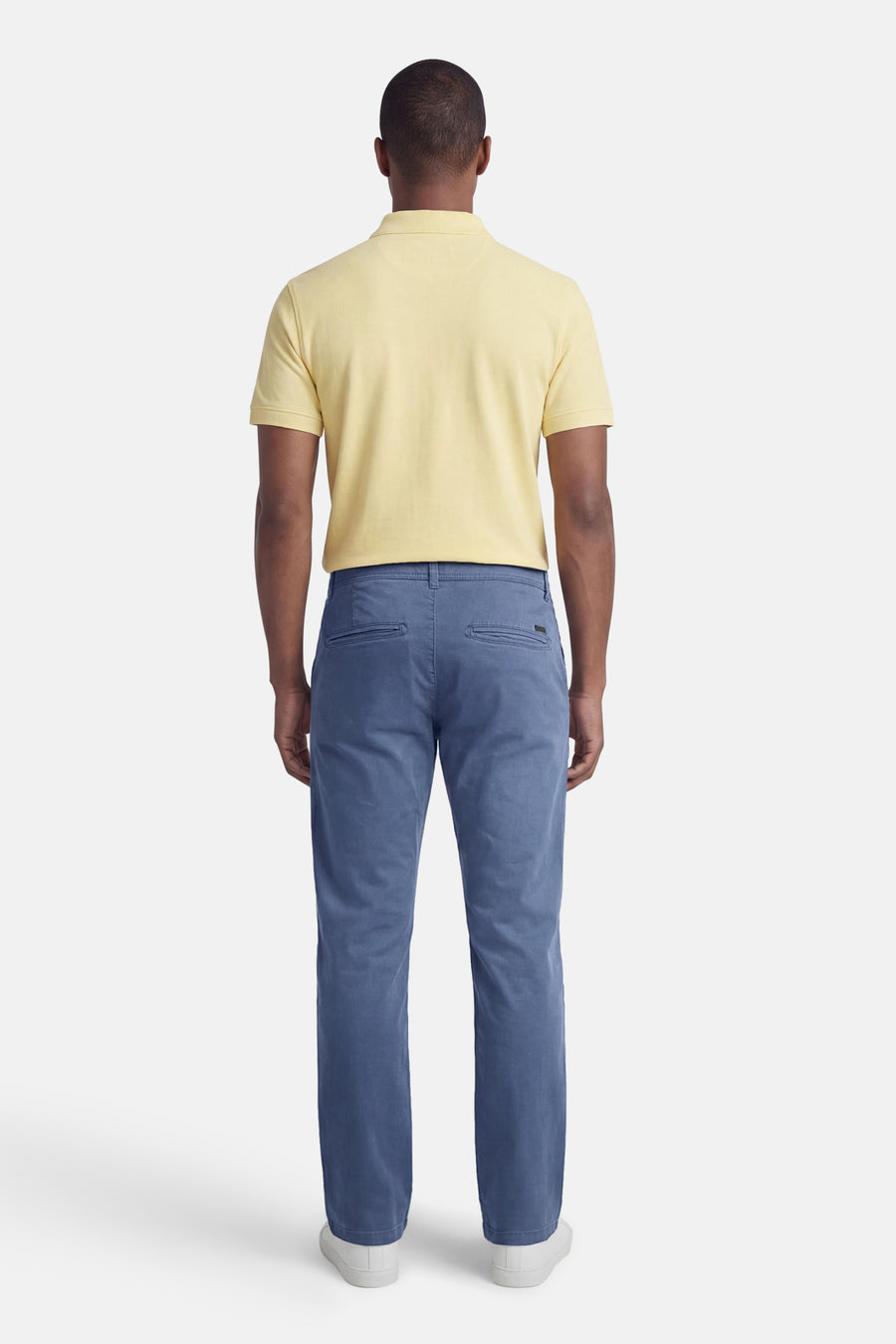 Blauwe chino van JACK & JONES JEANS INTELLIGENCE, gezien van achteren.