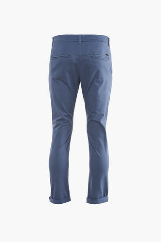 Jean chino bleu de JACK & JONES JEANS INTELLIGENCE, vu de l'arrière, avec des poches de pantalon relevées.