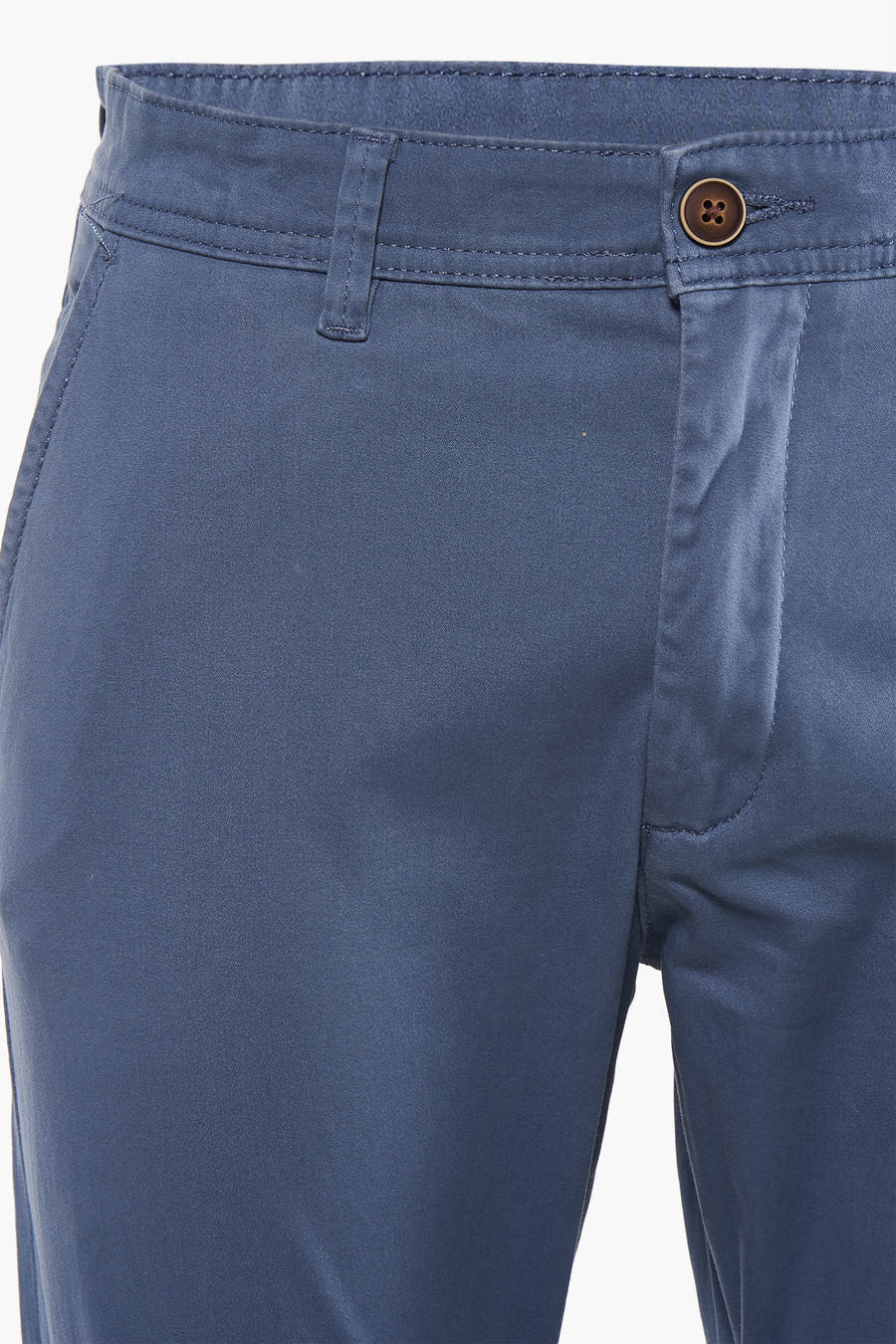 Blauwe chino van JACK & JONES JEANS INTELLIGENCE, met een knoopsluiting en riemlussen.
