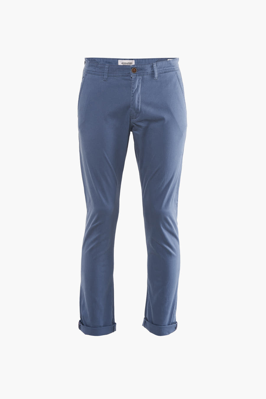 Blauwe chino van JACK & JONES JEANS INTELLIGENCE, met omgeslagen broekspijpen tegen een witte achtergrond.