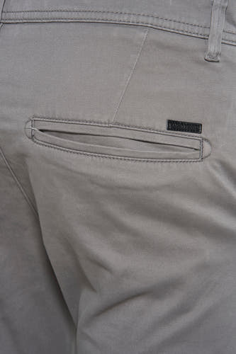 Chino gris de JACK & JONES JEANS INTELLIGENCE, avec une poche arrière et une ceinture.