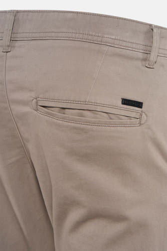 Beige chino van JACK & JONES JEANS INTELLIGENCE, met een achterzak en riemlussen.
