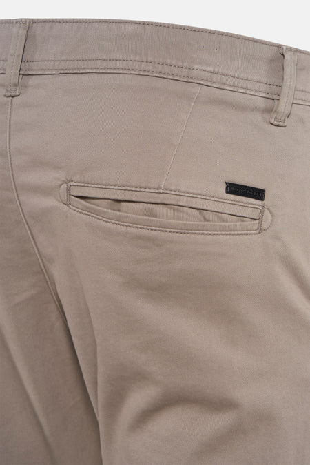 Beige chino van JACK & JONES JEANS INTELLIGENCE, met een achterzak en riemlussen.

