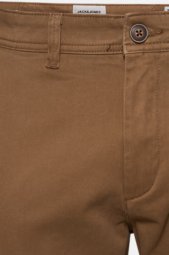 Bruine chino van JACK & JONES JEANS INTELLIGENCE, met een knoopsluiting en riemlussen.