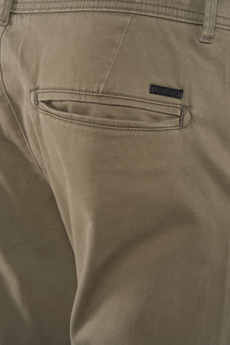 Pantalon chino JACK & JONES JEANS INTELLIGENCE, avec poche arrière et logo de la marque.
