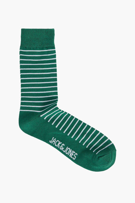 Groene sokken van ACCESSORIES BY JACK & JONES, met witte strepen over de hele sok.

