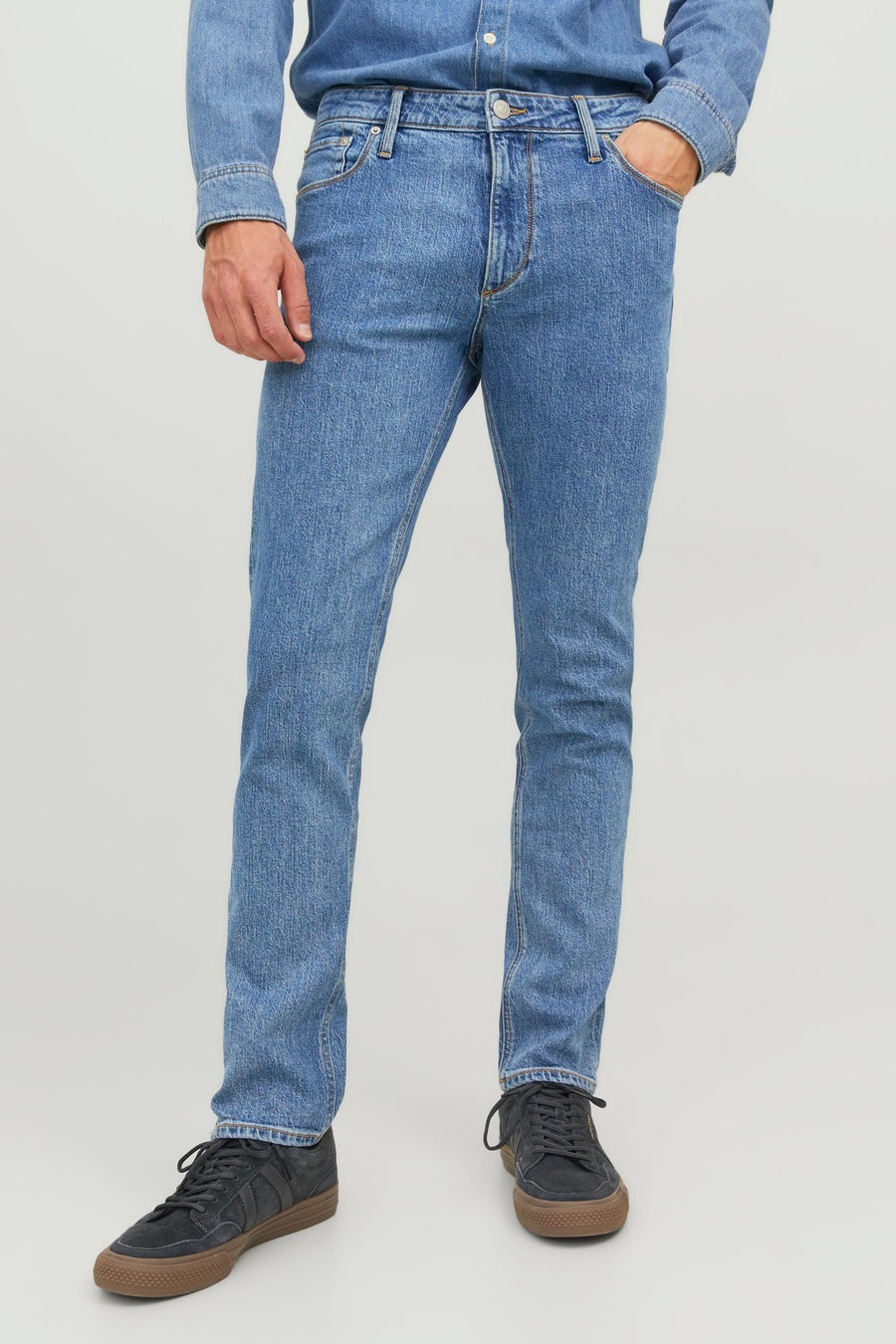 Straight jeans - mid blue denim
