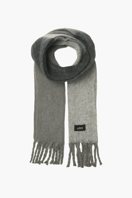 Chapeau d'hiver gris de JJXX avec franges et un dessus plus foncé.