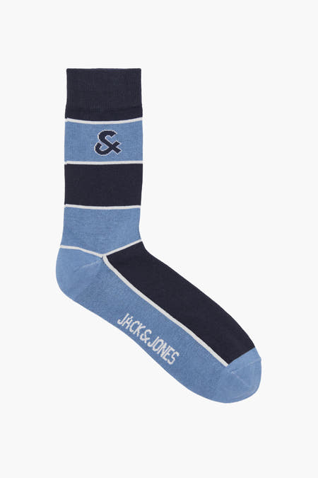 Chaussettes bleues d'ACCESSORIES BY JACK & JONES avec une zone marine foncée et le nom de la marque en blanc.