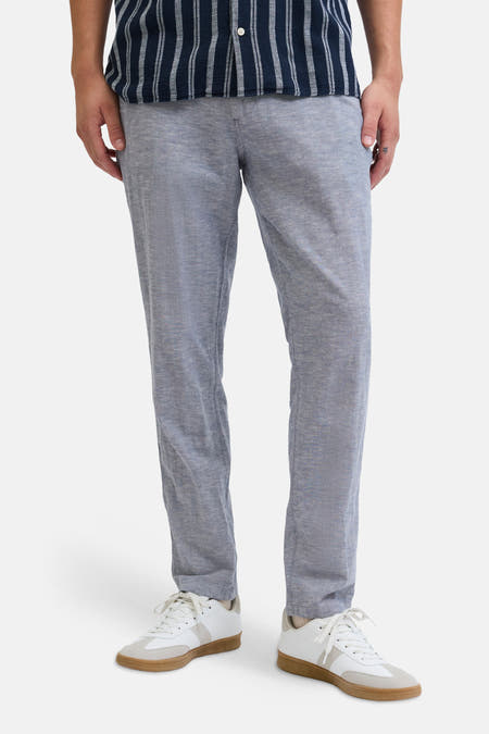Blauwe chino van JACK & JONES JEANS INTELLIGENCE, met een subtiele textuur en rechte pijpen.