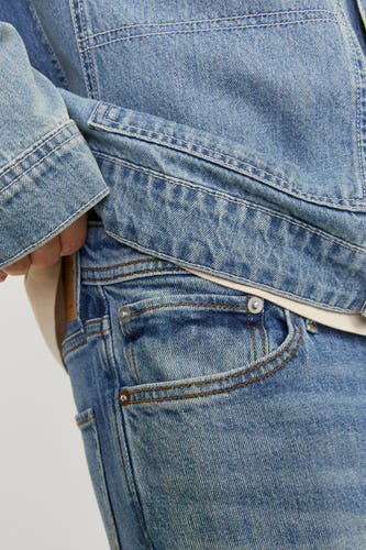 Middenblauwe straight jeans van JACK & JONES JEANS INTELLIGENCE, met stiksels, cropped.
