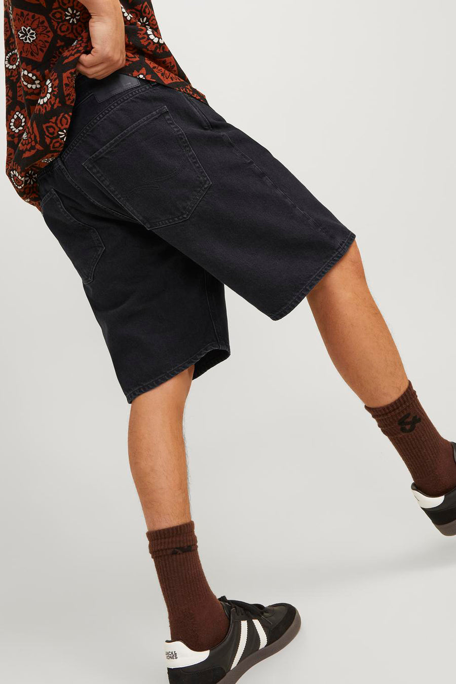 Short - black denim