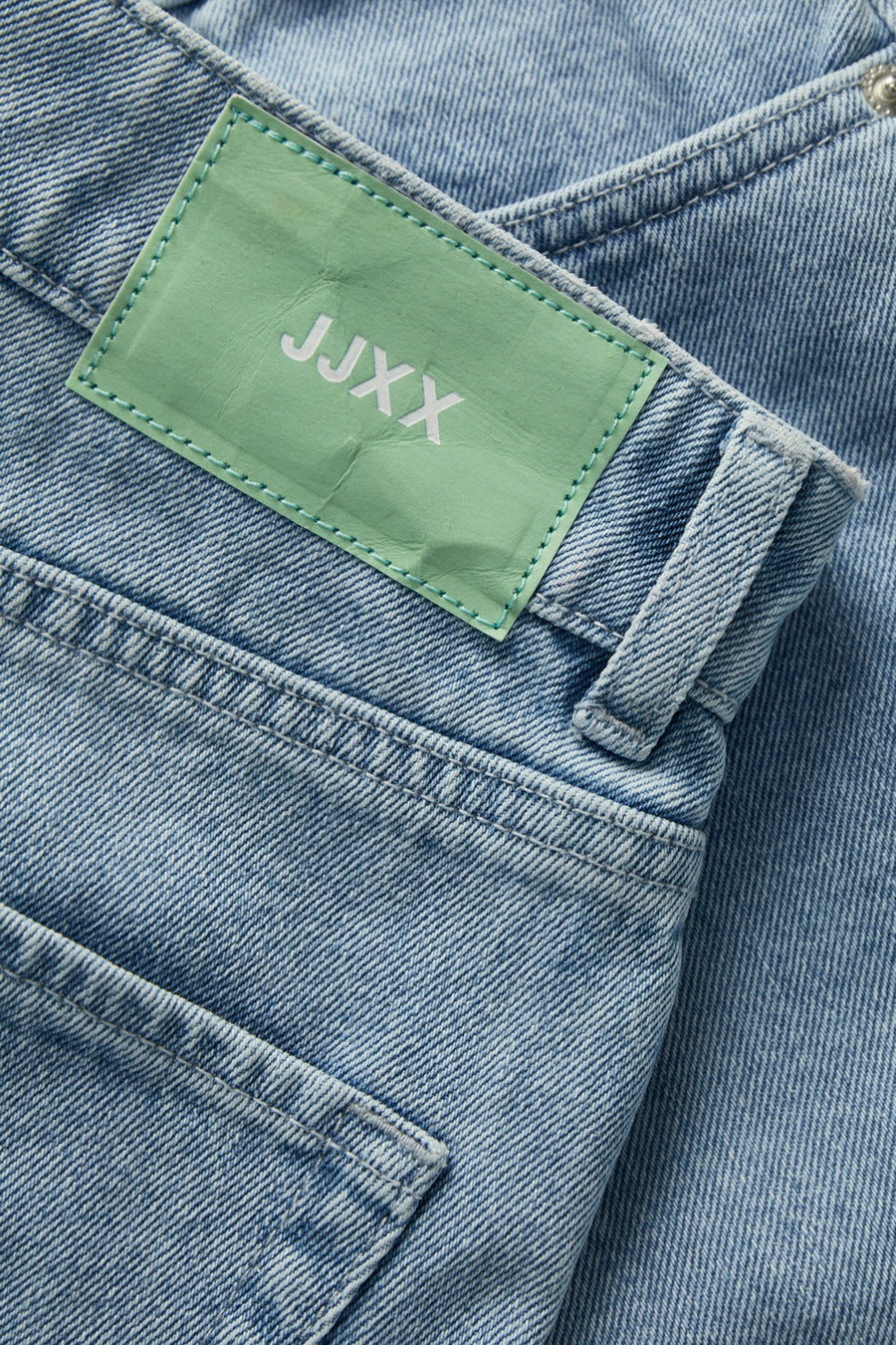 Short - light blue denim