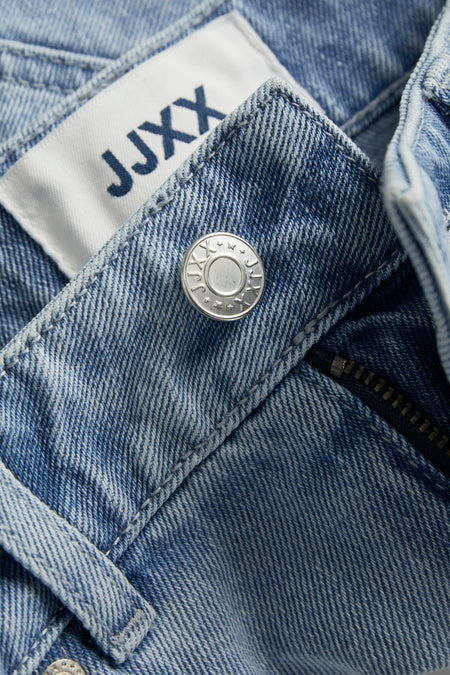 Short - light blue denim