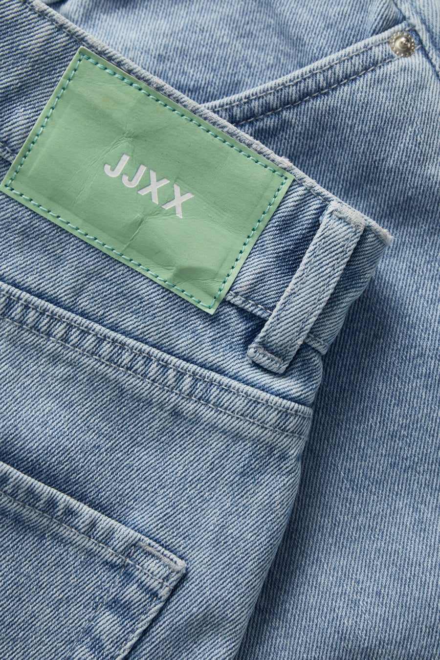 Short - light blue denim