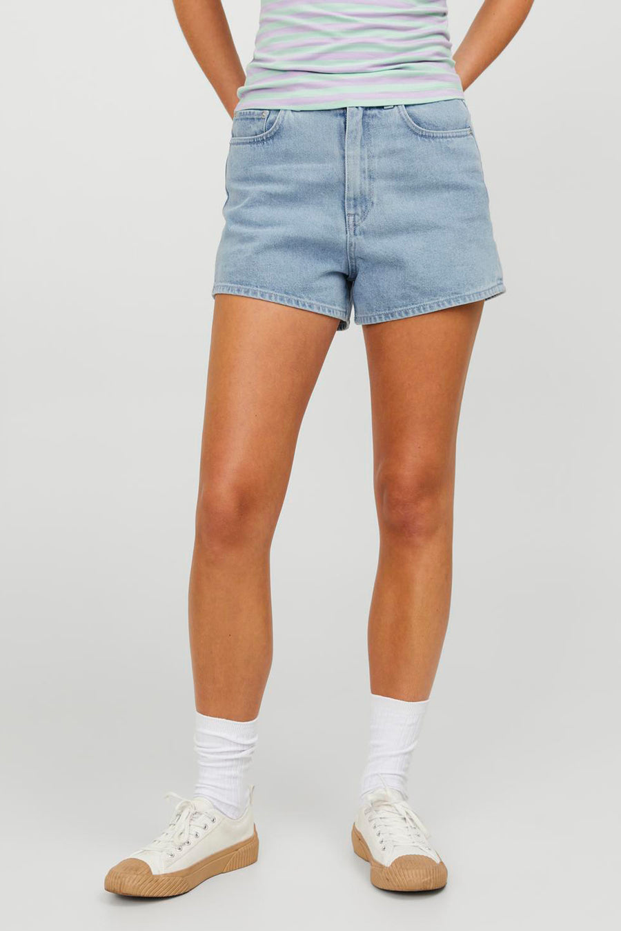 Short - light blue denim