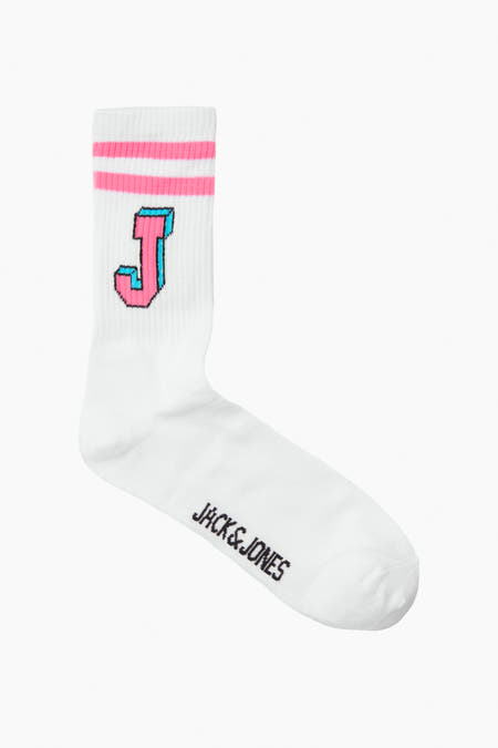 Witte sokken van ACCESSORIES BY JACK & JONES, met roze strepen en een blauw omrande "J".

