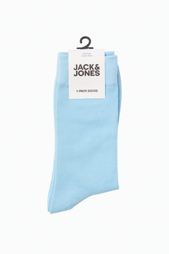 Blauw paar sokken van ACCESSORIES BY JACK & JONES, met ribgebreide boord, hangend aan een hanger.

