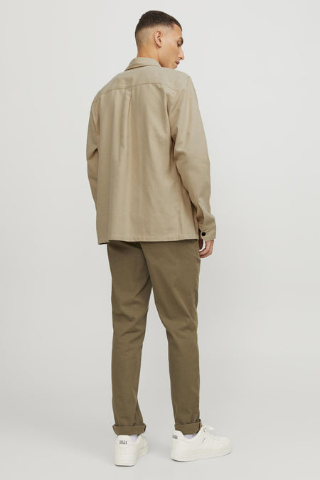 Chemise écru à manches longues pour homme de PREMIUM BLUE by JACK & JONES, vue de dos, à manches longues et de couleur unie.