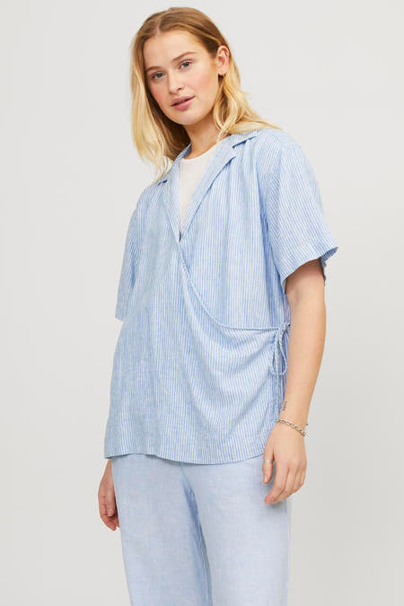 Blauw gestreept overhemd met korte mouwen van JJXX, met overslag en strikdetails.