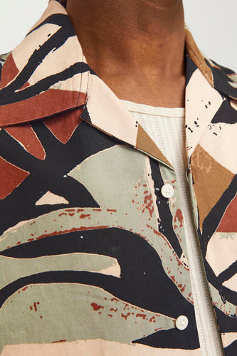 Chemise noire à manches courtes d'ORIGINALS BY JACK & JONES, avec un motif abstrait multicolore.