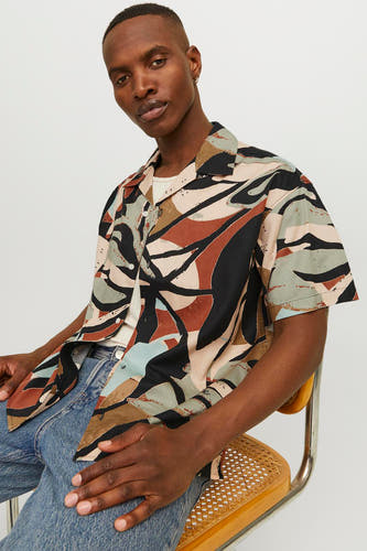 Chemise noire à manches courtes d'ORIGINALS BY JACK & JONES, avec un imprimé abstrait multicolore.