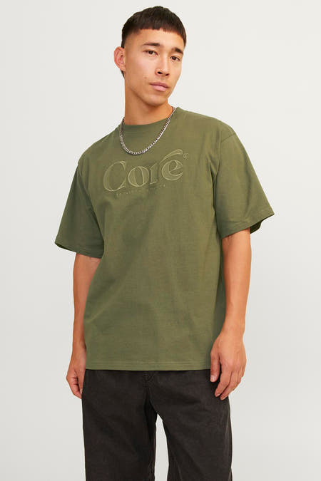 Groen T-shirt met korte mouwen van CORE BY JACK & JONES, met een ronde hals en een subtiele print op de borst.