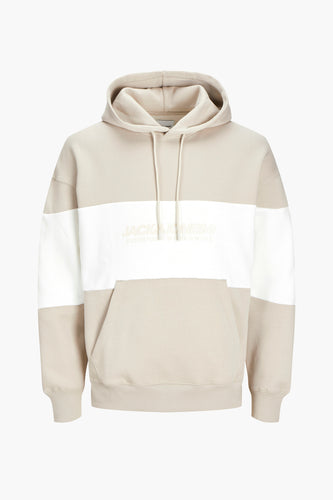 Beige hoodie met wit vlak en Jack & Jones logo.
