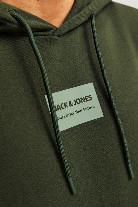 Sweat à capuche vert de CORE BY JACK & JONES, avec étiquette vert clair portant le logo et cordons de serrage