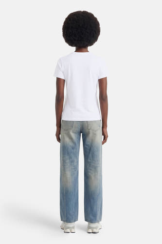 Witte korte mouwen t-shirt van JJXX, achterzijde, gladde stof, model draagt lichte jeans en witte sneakers