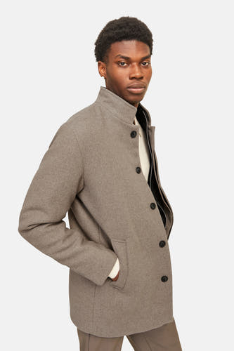 Beige lange jas van PREMIUM by JACK & JONES, met knoopsluiting en steekzakken.