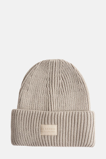 Beige gebreide muts van ACCESSORIES BY JACK & JONES, met ribtextuur en een opgenaaid label.