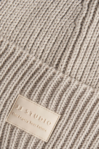 Beige muts van ACCESSORIES BY JACK & JONES, met een ribgebreide textuur en een beige label.