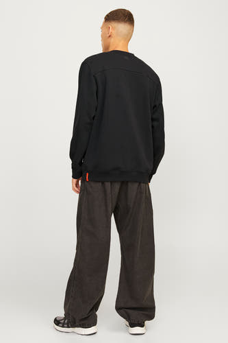 Zwarte sweater van CORE BY JACK & JONES, met lange mouwen en een ronde hals.