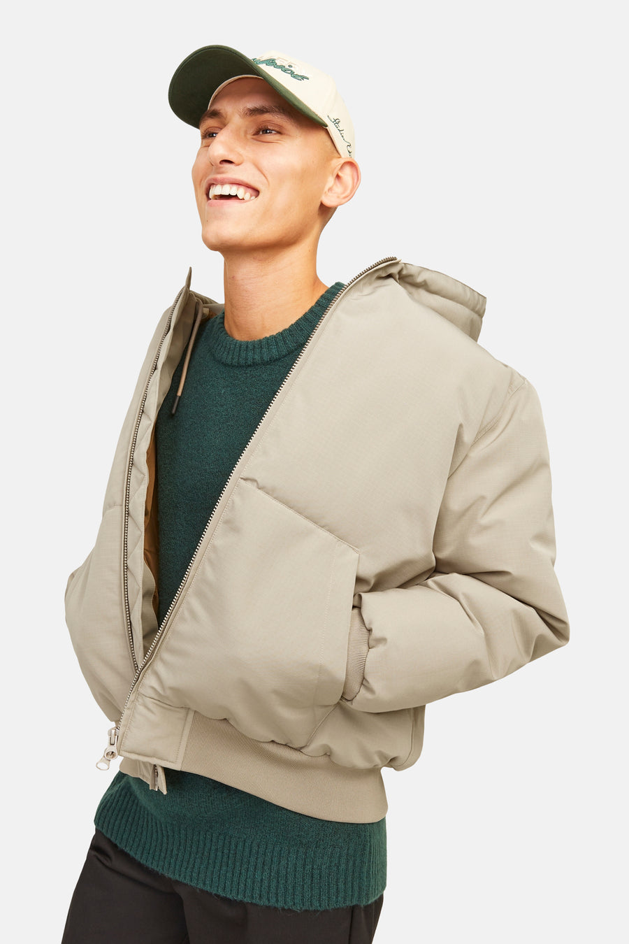 Beige korte jas van CORE BY JACK & JONES met capuchon, ritssluiting en geribde boorden.
