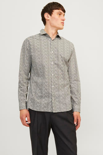 Multikleurig overhemd met lange mouwen van PREMIUM by JACK & JONES, met een fijn korrelig patroon, gedragen met een zwarte pantalon.