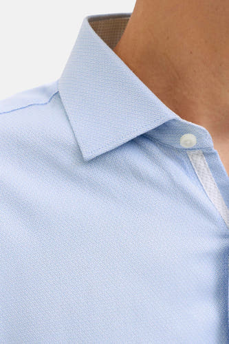 Chemise bleue à manches longues de PREMIUM by JACK & JONES, avec une fine structure et un col blanc.