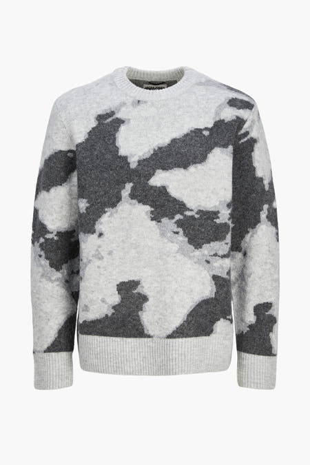 Grijze trui met ronde hals van CORE BY JACK & JONES, met een camouflagepatroon in verschillende grijstinten.