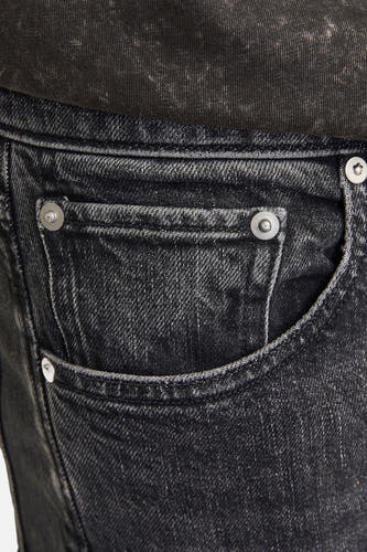 Jean tapered noir de JACK & JONES JEANS INTELLIGENCE, avec des surpiqures contrastantes et des détails argentés.