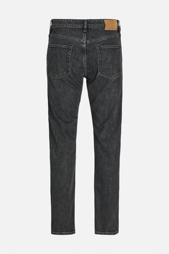 Jean tapered noir de JACK & JONES JEANS INTELLIGENCE, avec des poches arrière et une patch en cuir sur la ceinture.