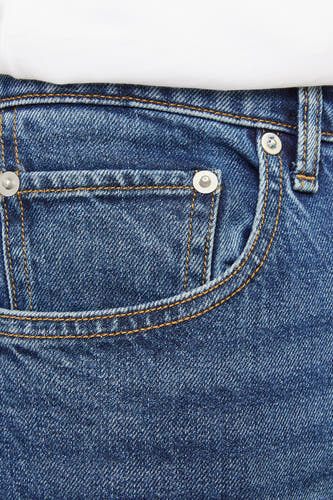 Blauwe jeans van JACK & JONES JEANS INTELLIGENCE met tapered fit, detail van de zak en metalen knopen.