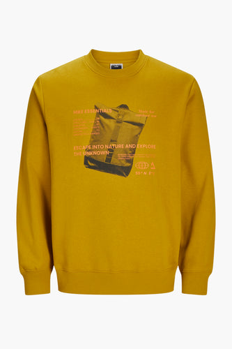 Okergele sweater met rugzakprint.