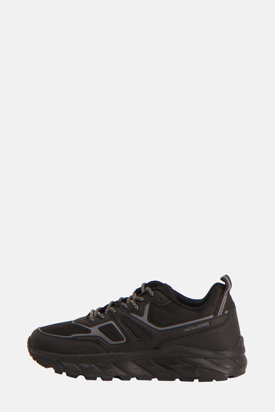Sneakers noirs d'ACCESSORIES BY JACK & JONES, avec des lacets et une semelle épaisse.