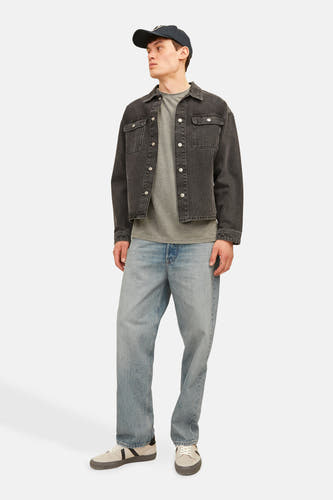 Wijde jeans van lichtblauw denim van JACK & JONES JEANS INTELLIGENCE, met een relaxte pasvorm en ongestikte zoom.