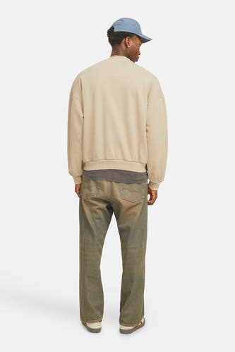 Gilet beige d'ORIGINALS BY JACK & JONES, avec des manches longues et des bordures côtelées, vu de derrière.