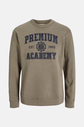 Bruine sweater met ronde hals van PREMIUM BLUE by JACK & JONES, met donkerblauwe academy print op de borst.